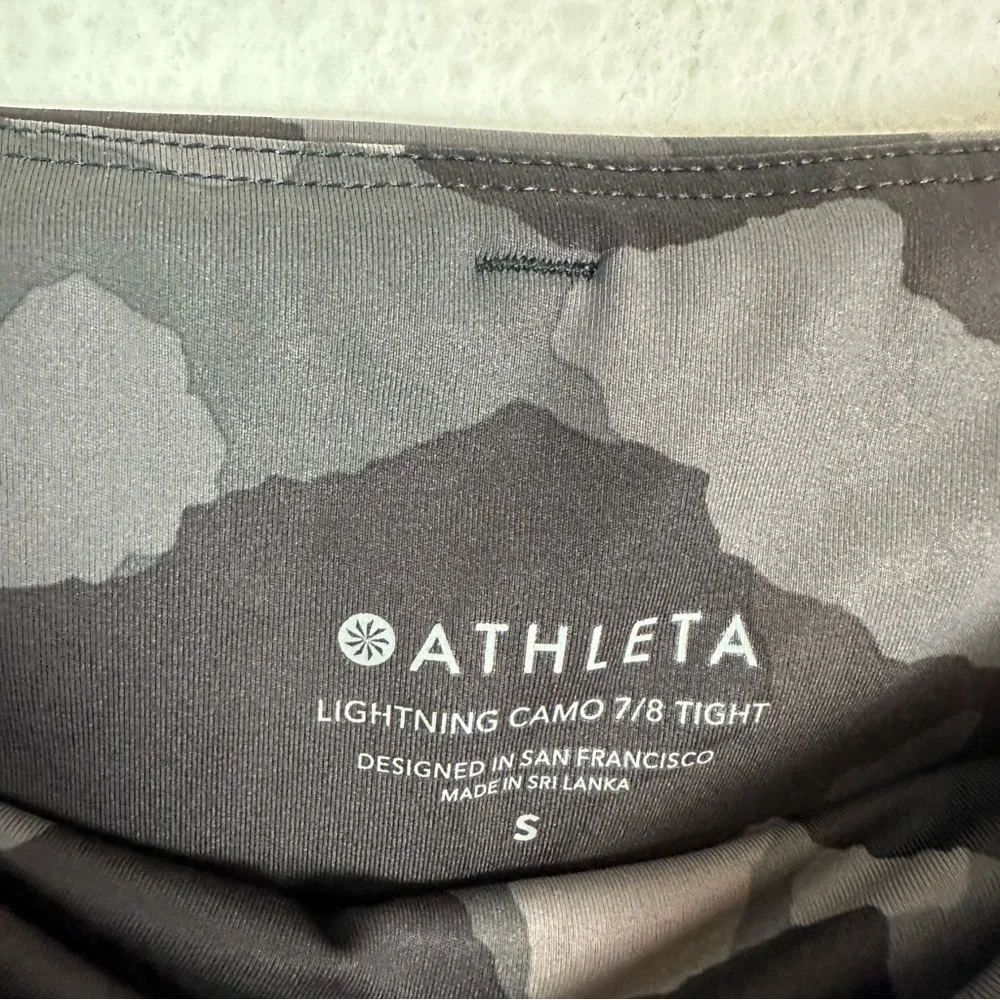 Athleta Lightning Camo Gray/Black Camouflage 7/8 Tight Leggings Size S
